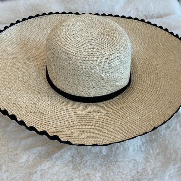 Club Monaco Floppy hat with black trim main image 6